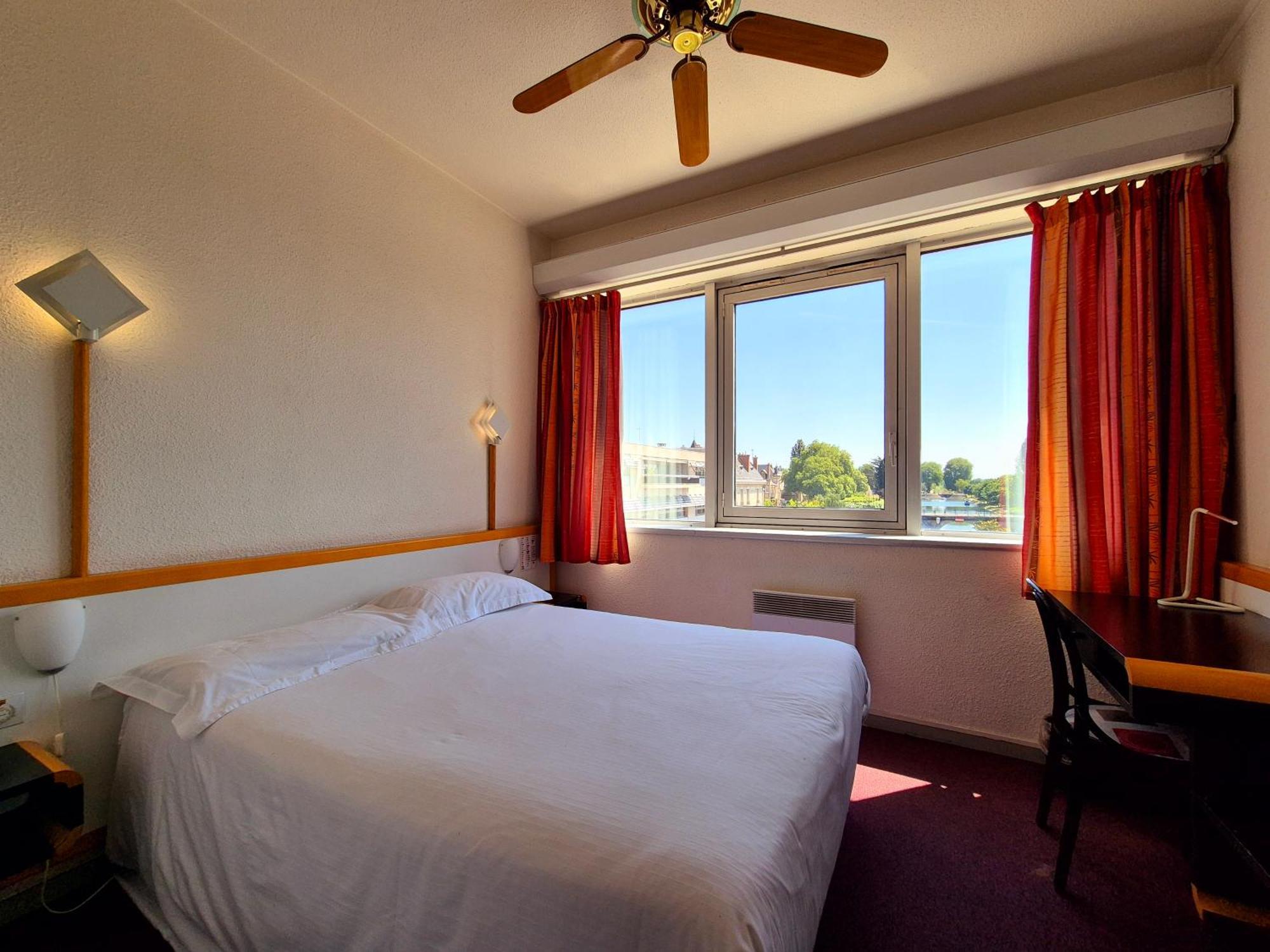 Arche Hotel Vierzon Exterior foto